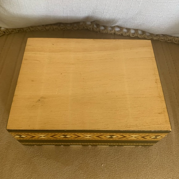 Beautiful Middle East Syrian inlaid box - Picture 6 of 10